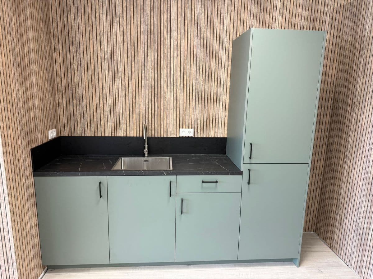 Maatwerk keuken voor showroom en werkplaats